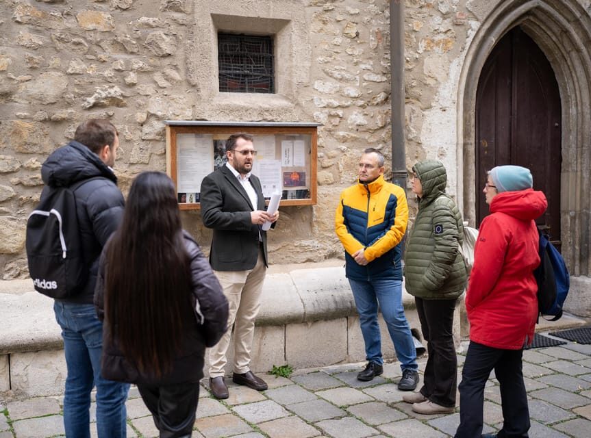 Vienna: Romanian Heritage and Christmas Markets Guided Tour - Maria am Gestade: A Window into Vienna’s Past