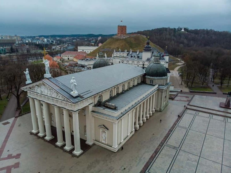 Vilnius: Morning Coffee Tour with Local Guide - The Itinerary in Detail