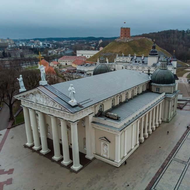 Vilnius: Walking Tour with a Local Guide - Small groups - Off to the Office of the President