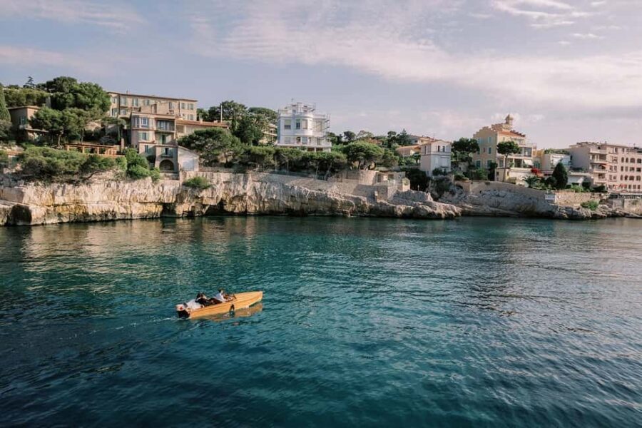 Vintage boat tour of Marseille for couples (5h) - Scenic Highlights: Marseille and Frioul Islands