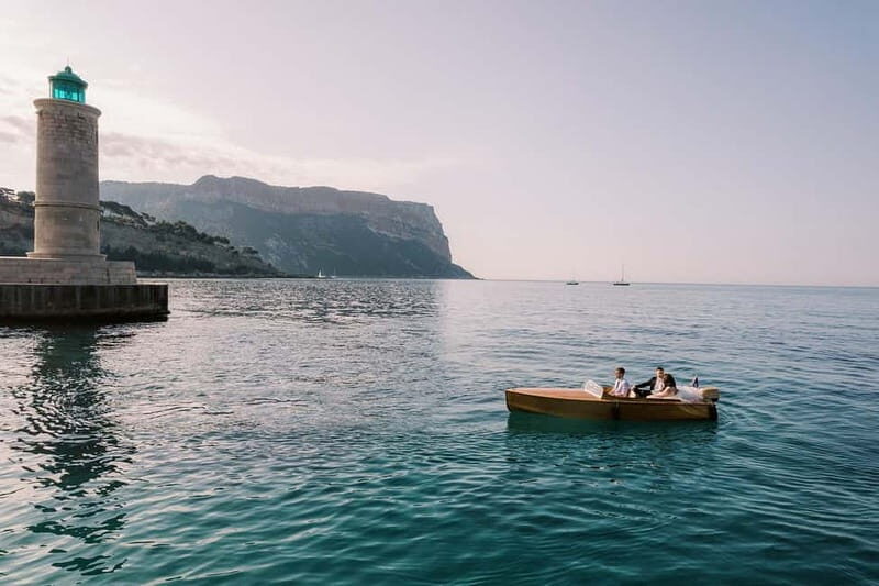 Vintage sunset boat tour of Marseille for couples (2h) - The Sum Up