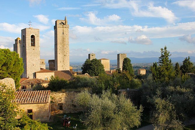 Visit of San Gimignano with local expert guide - Why This Tour Offers Good Value
