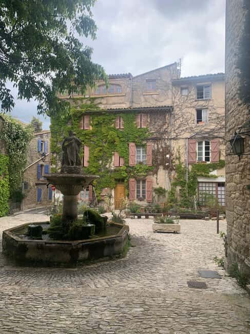 Visit the most beautiful villages of the Luberon in Provence by minibus! - Exploring Provence’s Villages in a Day