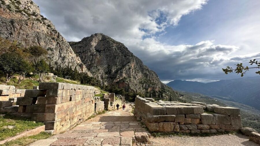Visit Thermopylae & Delphi Navel of Earth Private Tour 8H - A Deep Dive into the Tour Experience
