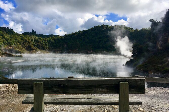 Volcanic Rotorua Day Trip from Auckland - Wai-O-Tapu: A Kaleidoscope of Color and Steam