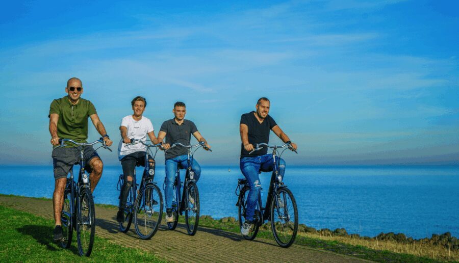 Volendam: Bike Rental including Highlights-Routes - Who Will Love This Experience?