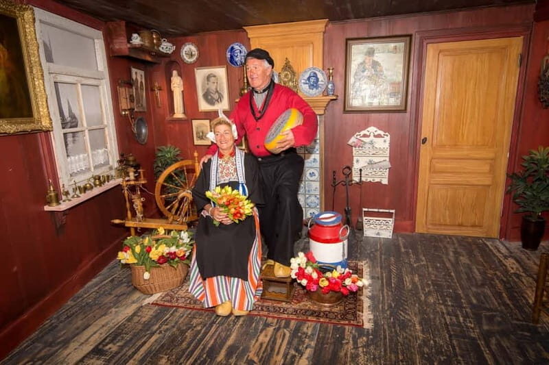 Volendam: Photo Opportunity in Traditional Dutch Costume - A Deep Dive into the Traditional Dutch Costume Photo Experience