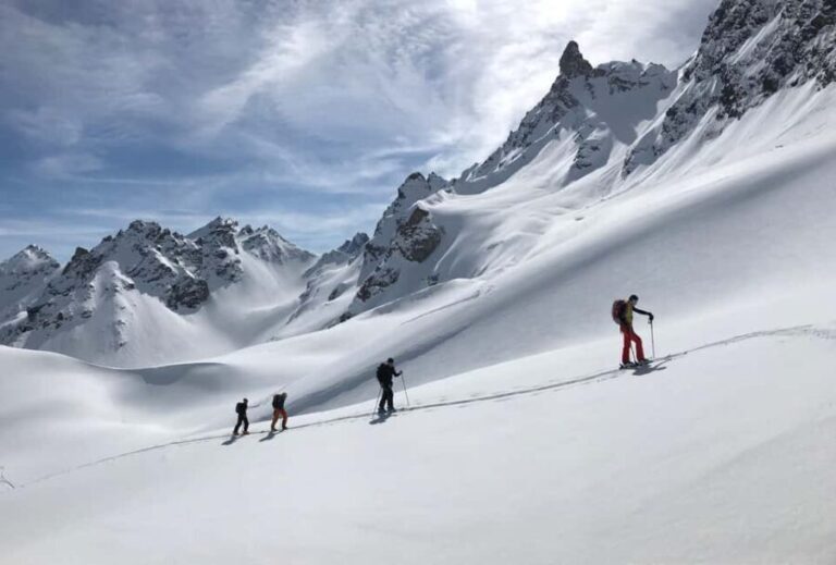 Vorarlberg: Easy ski tour in the Silvretta including mountain railway ticket - Key Points