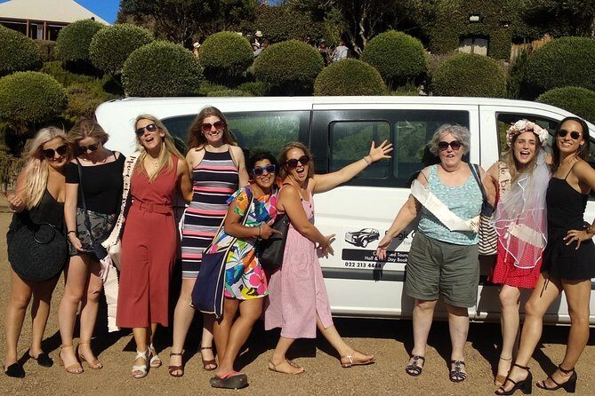 Waiheke Island Day Tour: Ziplining, Wine Tasting & Vineyard Lunch - Lunch at Batch Winery: Scenic Dining and Local Flavors