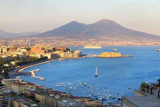 Walk through Naples Historic District - Passeggiata a Napoli - The Experience in Perspective