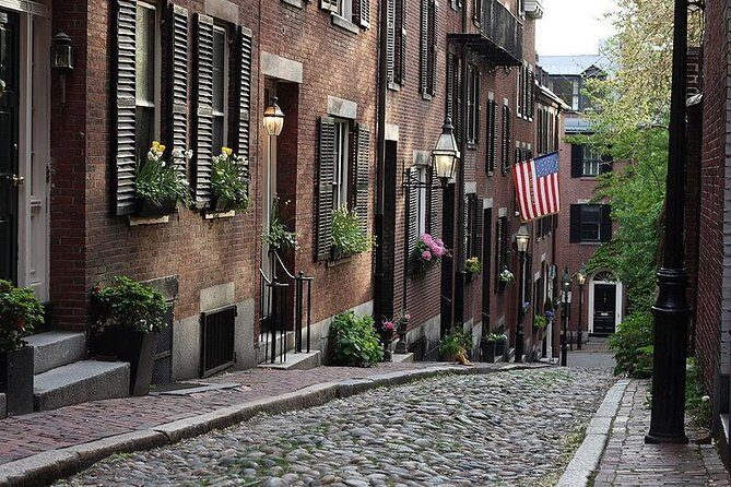 Walking Tour Downtown Freedom Trail + Beacon Hill & Copley Square - The Serenity of Boston Public Garden and the Urban Landscape