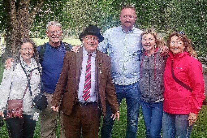 Walking tour in Merrion Square Park with a pint of Guinness Dublin Rogues Tour - Who Will Love This Experience?