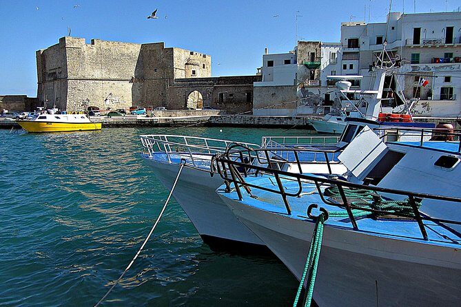 Walking tour in the wonderful Monopoli: Nice cosy Italian old town - Analyzing the Value