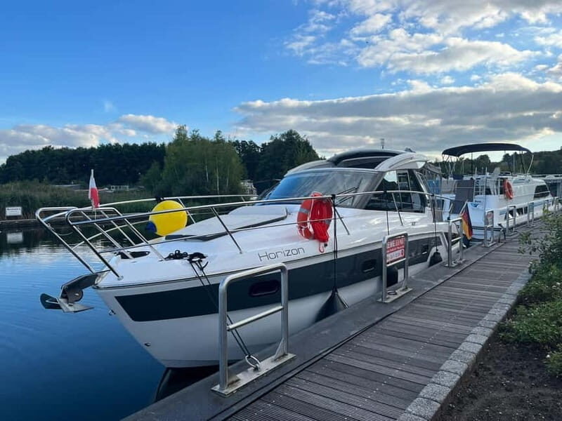 Waren (Müritz): Fun Cruise motor yacht with skipper - 8 hours
