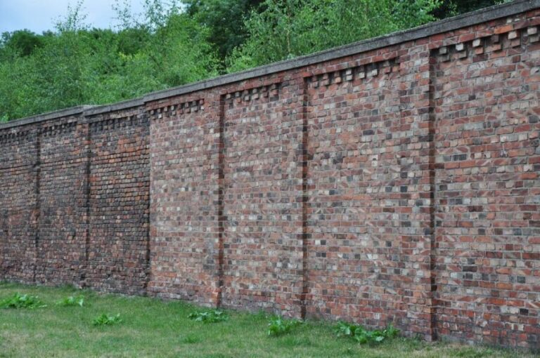 Warsaw Daily Jewish Ghetto Guided Tour with Jewish Cemetery - Final Thoughts: Who Will Truly Benefit?