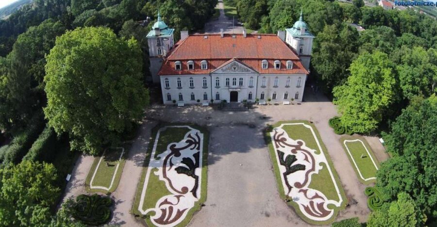 Warsaw: Full-Day Outskirts Private Tour