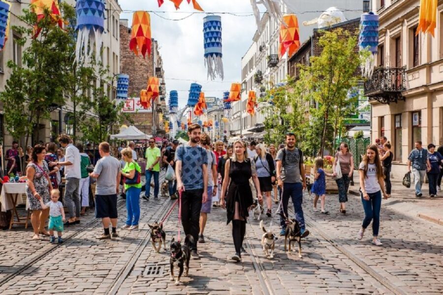 Warsaw: Praga District Tour with Vodka Museum and Tasting - FAQ