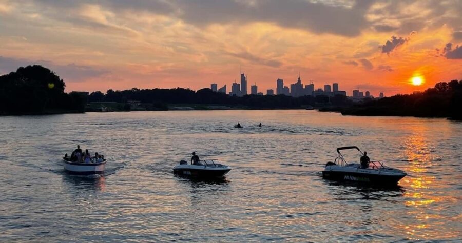Warsaw: Sunset Vistula Cruise - 80s Vibes, Music & Prosecco - Experiencing Warsaw from the Water: An In-Depth Look