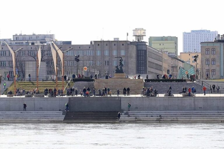 Warsaw: Vistula River Cruise with Your Music & City Views - Frequently Asked Questions