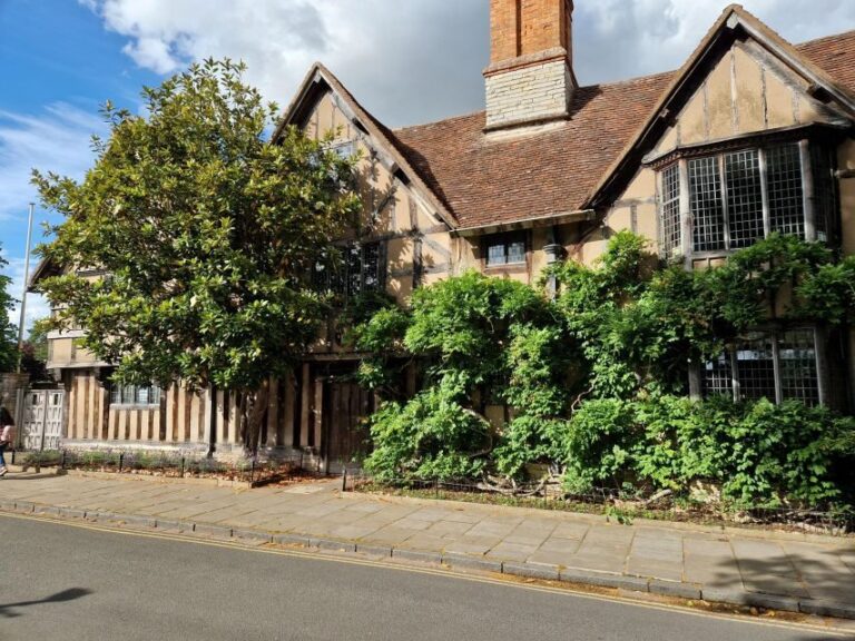 Warwick Castle, Shakespeare's Stratford and the Cotswolds - A Closer Look at the Experience