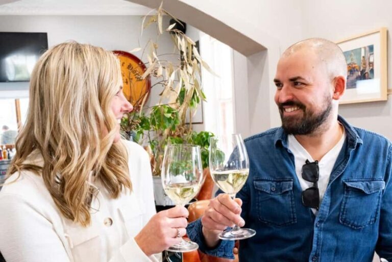 Watervale: Town History Walking Tour with Picnic & Wine - Visiting the Historic Sites and Wineries