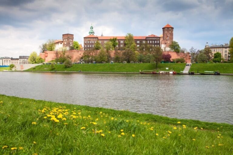 Wawel Castle and Cathedral Guided Tour - The Royal Wawel Castle: What to Expect