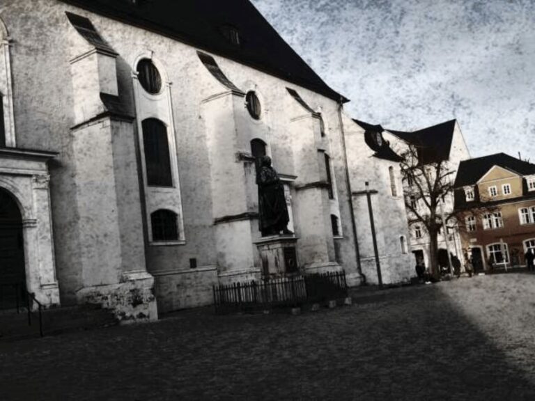 Weimar: DunkelWeimar, true crime citytour and game - Exploring Weimar’s Hidden Corners with DunkelWeimar