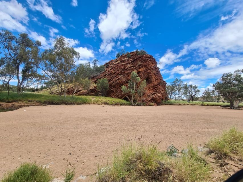 West and East MacDonnell Ranges Full Day Tour - Small Group - John Flynn’s Grave & The Royal Flying Doctor Service