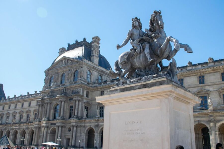 Wheelchair-Frendly Private Louvre Tour  Stress-Free & Easy - In-Depth Look at the Louvre Private Tour