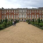 Windsor Castle Hampton Court Palace Private Tour with Admission - Transitioning to Hampton Court Palace