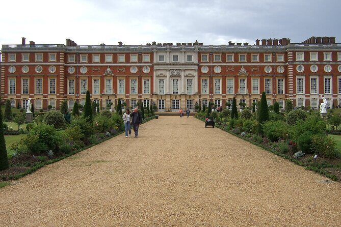 Windsor Castle Hampton Court Palace Private Tour with Admission - Transitioning to Hampton Court Palace