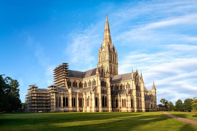 Windsor Castle, Stonehenge & Salisbury Cathedral Guided Tour - An In-Depth Look at the Tour Experience