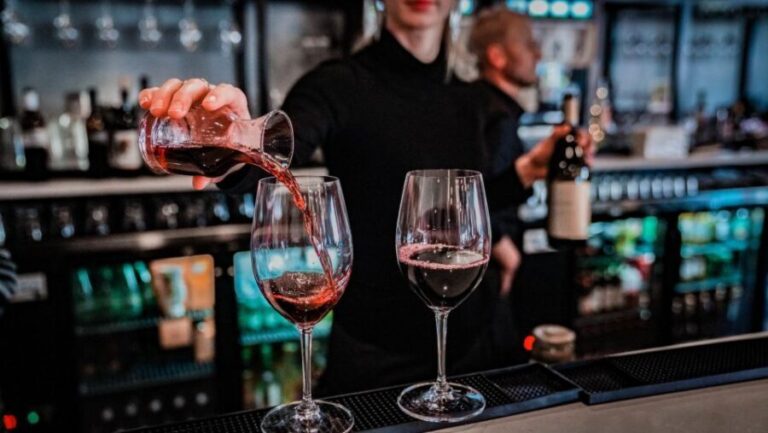 Wine Tasting Walk in Jewish Quarter Bars - A Walk Through the Jewish Quarter with Wine as Your Guide