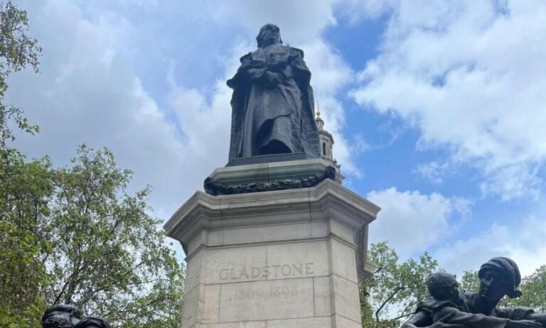 Woolf & Dickens: London Literary Tour & Writing Workshop - Exploring the London Literary Tour & Writing Workshop in Detail