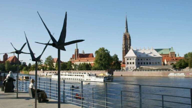 Wrocaw: Long City Walk and Luxury Ship Cruise (for groups) - A Closer Look at the Experience