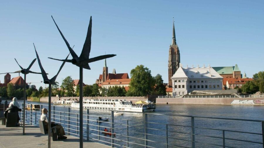 Wrocaw: Long City Walk and Luxury Ship Cruise (for groups) - A Closer Look at the Experience