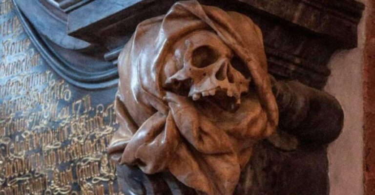 Wroclaw: 2-Hour Mysterious Walking Night Tour - Exploring Wroclaw After Dark: What This Tour Offers