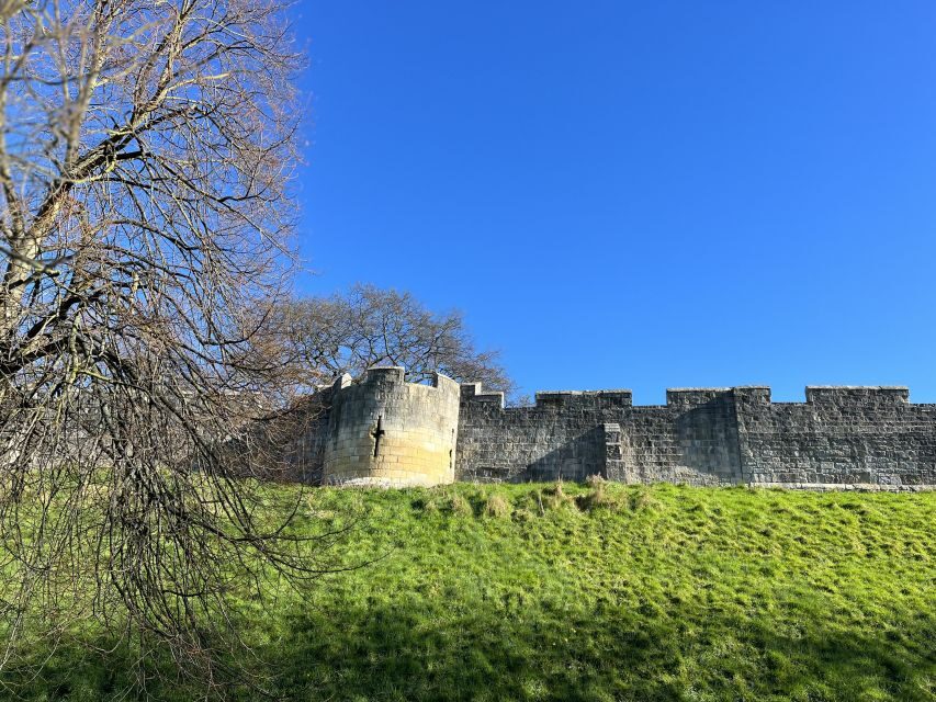 York: J&Ms City Sightseeing and History Tour