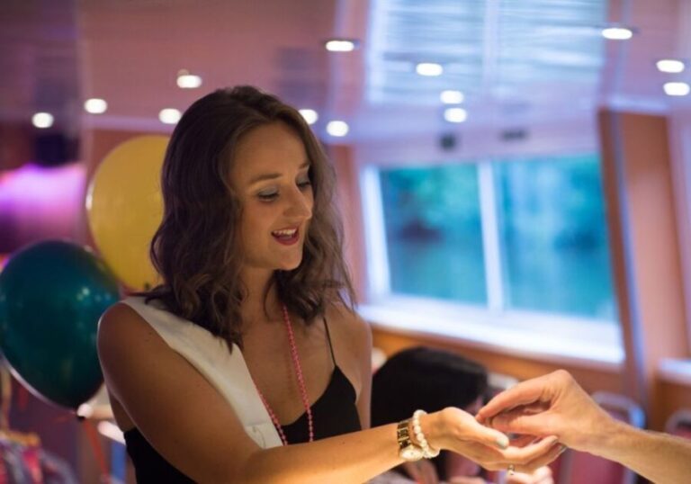 York: Party Cruise with Drink, Dinner, and DJ - Why Consider This Experience?