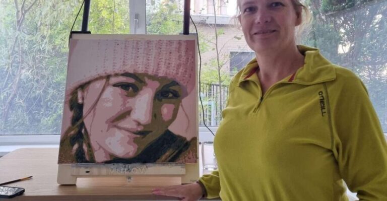 Zaandam: Paint a Perfect Portrait workshop - An Authentic Artistic Experience Near Zaanse Schans