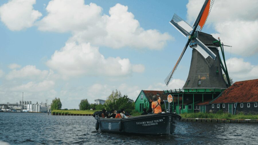 Zaanse Schans: Cruise UNESCO Windmills Village + Live Guide - Who Should Consider This Tour?