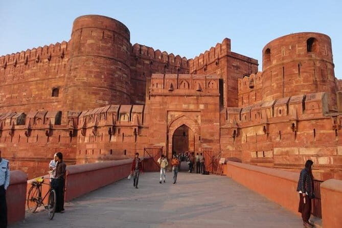 1-Day Trip to The Taj Mahal and Agra from Pune with Both side Commercial Flights - Exploring Agra Fort: Mughal Architecture Unveiled