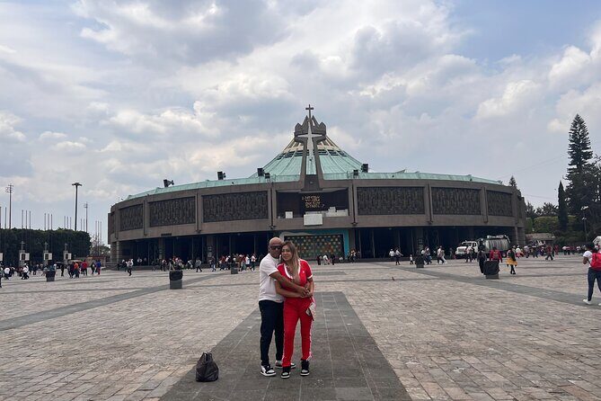 100% private tour in Guadalupe's Basilica with transport - The Range of Guides and Their Impact