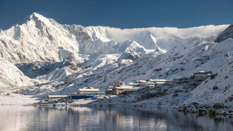 14-Day Gokyo Lakes Trek with Guide - Heading Toward the Glacial Lakes