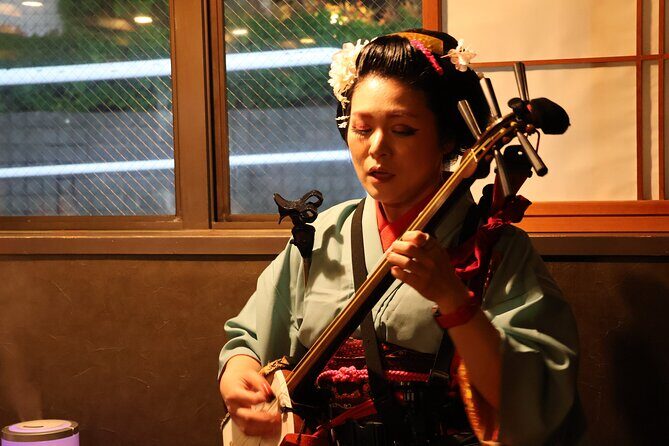 3 Bars and Foods Hopping Tour with Traditional Singer at ArakiCho - A Deep Dive into the Araki-cho Nightlife Experience