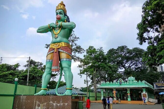 3-Hour Countryside and Batu Tour in Malaysia - Climbing the Iconic Batu Caves