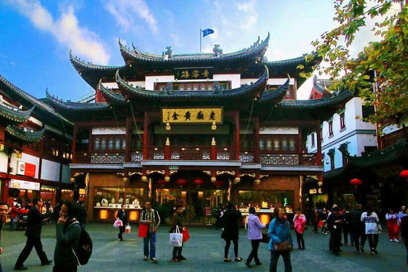 3-Hour Private Tour of Yu Garden & Old Town with Tea Tasting - Exploring Shanghai’s Old Town and Yu Garden: A Detailed Review