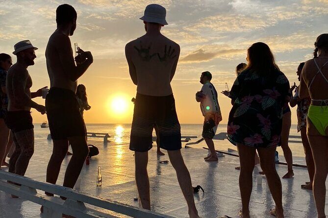 4 hours Red Whale Party Yacht in Boracay - Authentic Traveler Perspectives