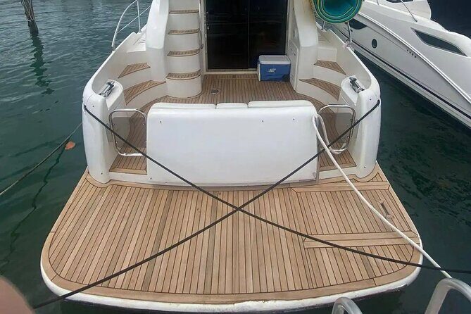 50ft, 1 Hour FREE Miami Yacht Rental, 2 to 6 Hours, 13 People - A Detailed Look at the Miami Yacht Experience