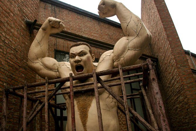 6-Hour Private Beijing Tour: Flower and Fish Market, Panjiayuan Antique Market and 798 Art Zone - Who Should Consider This Tour?